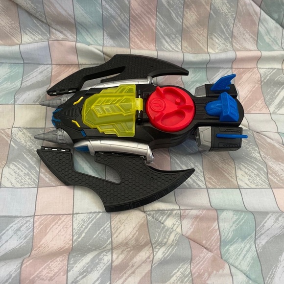 Imaginext Batwing with Batman Figure and 2 Projectiles - Picture 4 of 11